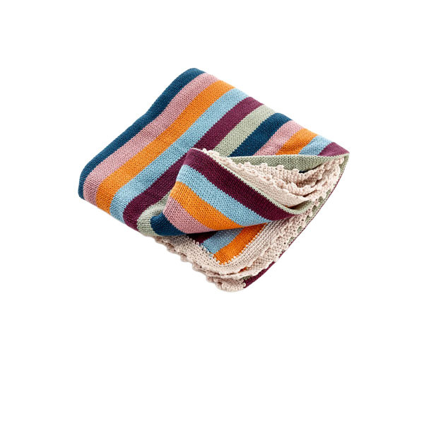 Decke mit Häkelkanten